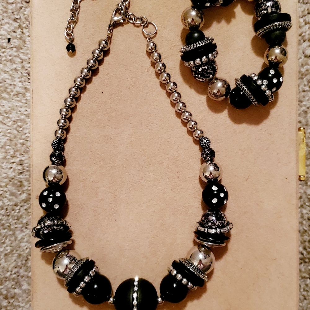 Pretty Necklace & Bracelet Set